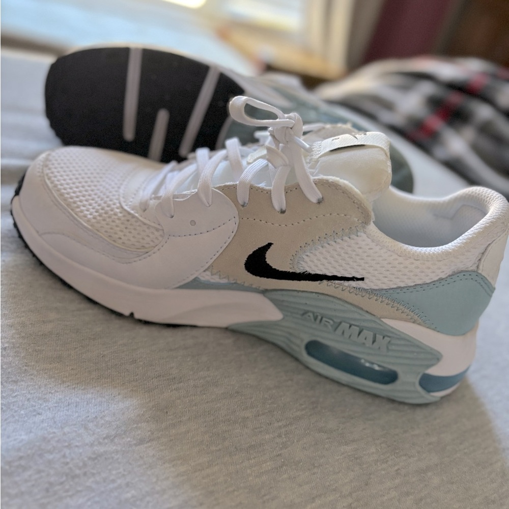 Nike Women’s Air Max Excee Size 6.5…Like New Pre-Owned Condition!